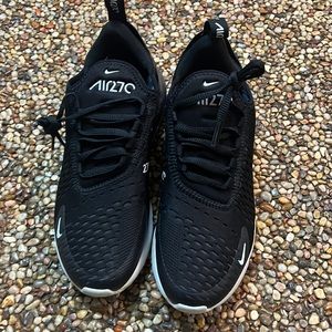 Nike Air Max 270 - size 7